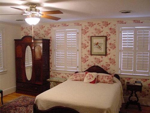 Fuquay Mineral Spring Inn & Garden ภายนอก รูปภาพ