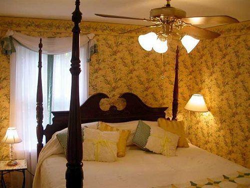 Fuquay Mineral Spring Inn & Garden ภายนอก รูปภาพ