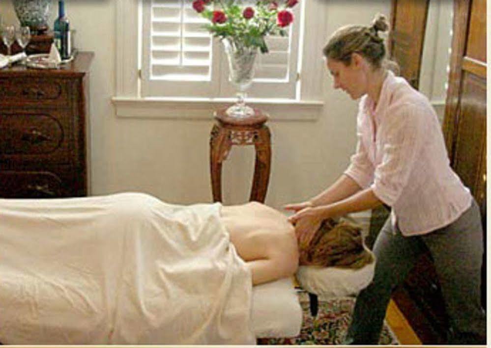 Fuquay Mineral Spring Inn & Garden ภายนอก รูปภาพ