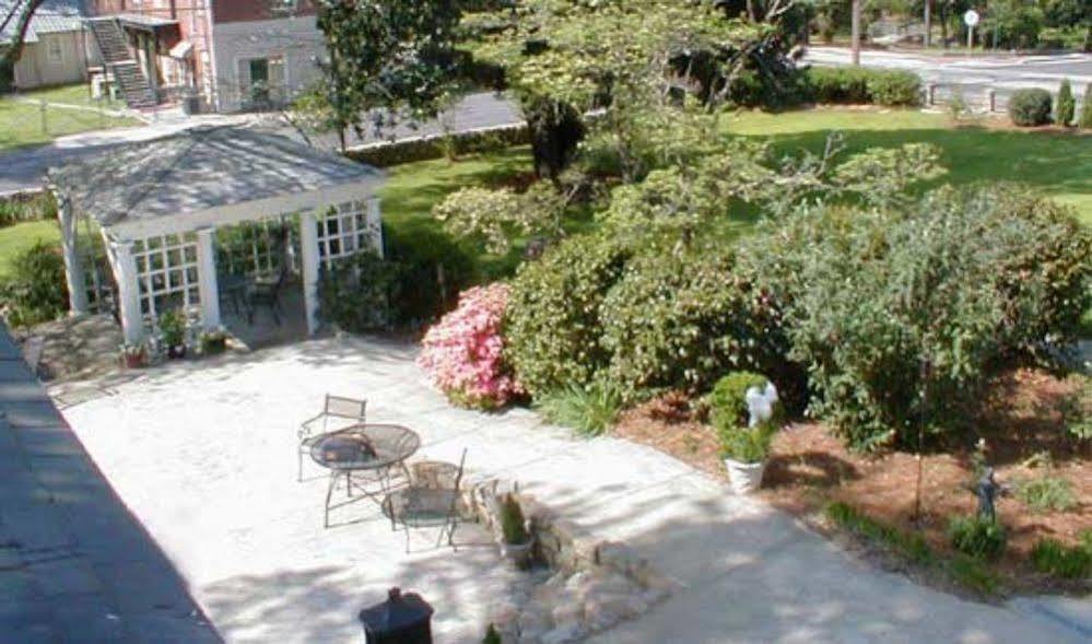 Fuquay Mineral Spring Inn & Garden ภายนอก รูปภาพ